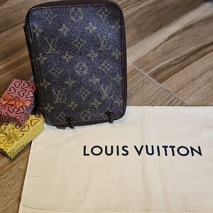Louis Vuitton Vintage Monogram Passport Case | Zipper Pull Needs Attention